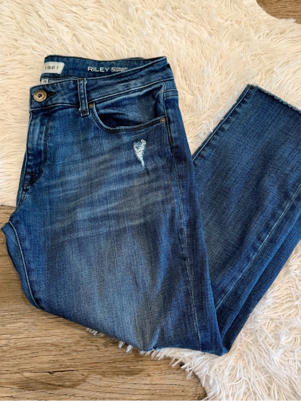 DL1961 Riley Boyfriend Crop Jeans Capri Distressed 28